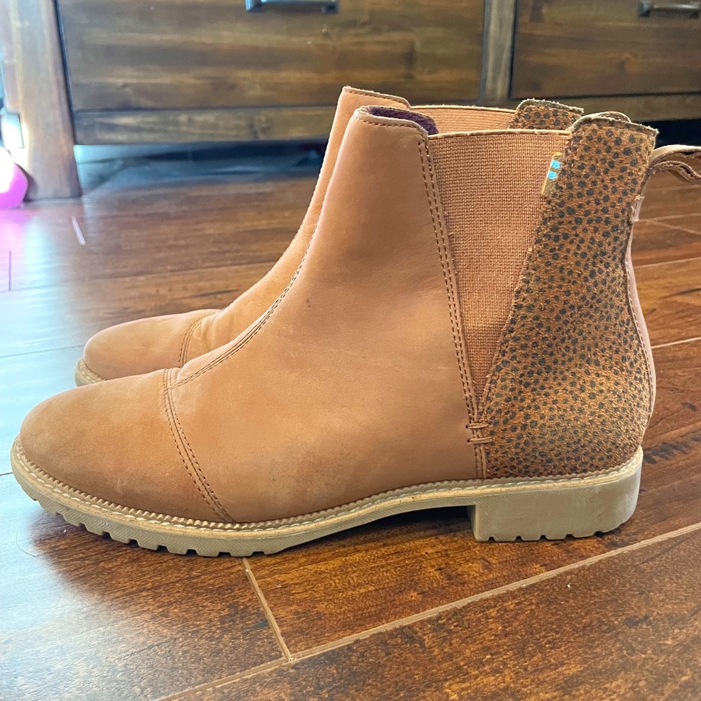 Tom's Charlie Boots size 9